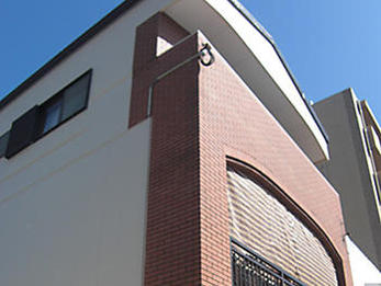 美しくなった外装・景観は街並みに溶け込みました。