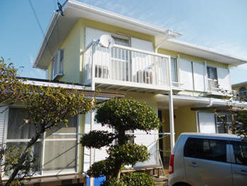 塀や玄関扉も塗り直し、家全体が綺麗になりました。