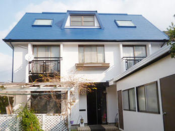 痛んでいた屋根や外壁が生まれ変わりました。