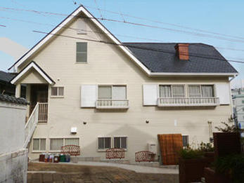 屋根・外壁の3回塗りで光沢のある仕上がりになりました。