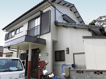 美しさを保持し、クラックにも強い外壁になりました。