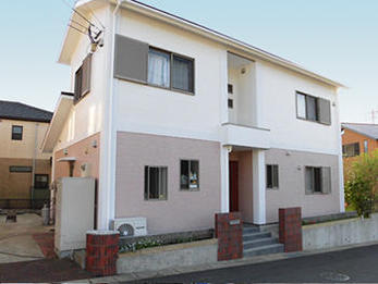 築9年の外壁塗装、防水効果抜群の塗料で施工しました。