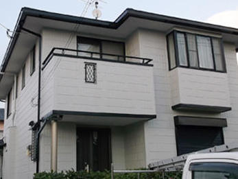 コロニアル屋根葺き替えで綺麗になりました。