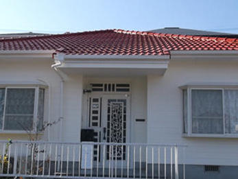 色と光沢をキープする、汚れに強い外壁になりました。