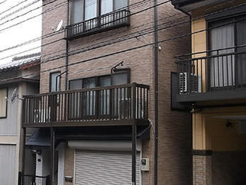 危険な状態の外壁が、綺麗に補修・塗装されました。