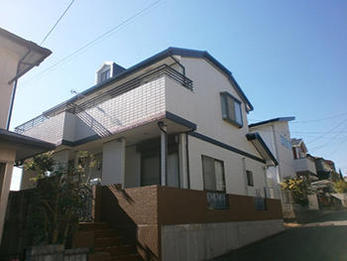 外壁は高性能な塗料を使用、高耐久遮熱屋根になりました。