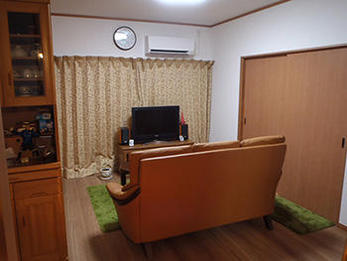 和室一部屋を洋室に変更しリビングを造作しました。