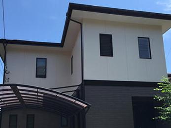 年数が経ち、色褪せが目立っていました。塗装で綺麗なお家にリフォームです！