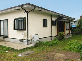 鏡や汚れが目立っていましたが、綺麗に塗り替えました。