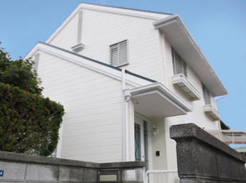 気にされていた雨桶、破風板がきれいが状態になってよかったです。