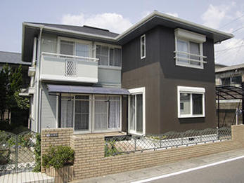 色はあえて既存に合わせず、思い切って濃い色にしましたが、ばっちり現代風に決まりました。