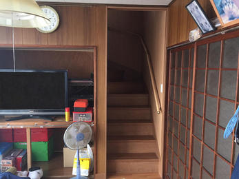 廊下もフラットになり快適に生活して頂けるようになりました。階段には手すりも付け安心して登り降り出来るようになりました。