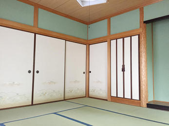 敷居が下がっていて戸襖が外せない状態でしたが、綺麗になったと満足して頂きました。