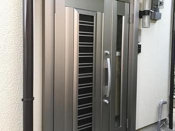 しっかりした玄関ドアに大変身!