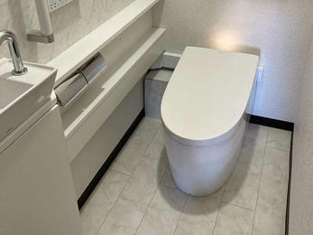 隣同士の2つのトイレを最新式にリフォーム☆